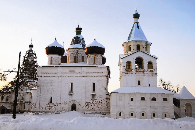 В Антониево-Сийском монастыре во время своего путешествия в Москву останавливался юный Ломоносов