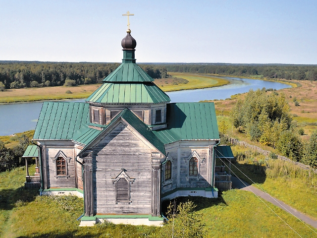 Теплая зимняя церковь в честь св. Зосимы и Савватия в селе Троицкое