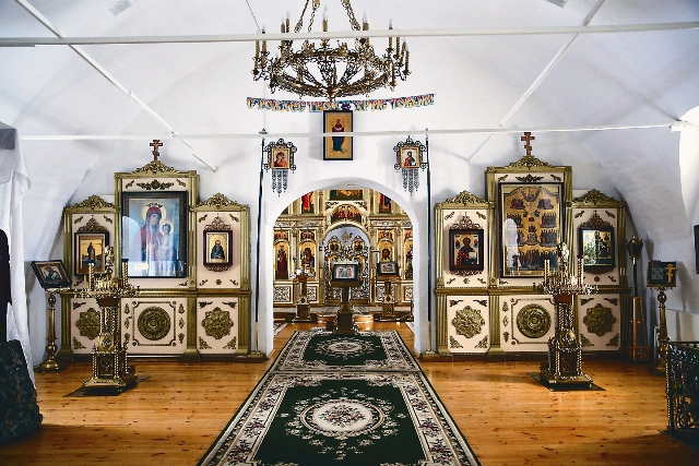 Нижний храм Троицкого собора освящен в честь святителя Николая