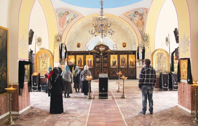 В Никольский храм в Тегеране приезжают помолиться паломники из России