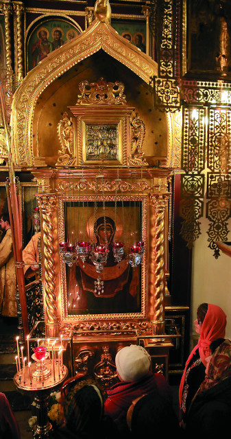 Храмовая икона "Покров Пресвятой Богородицы" была написана при архимандрите Сергии (Савельеве)