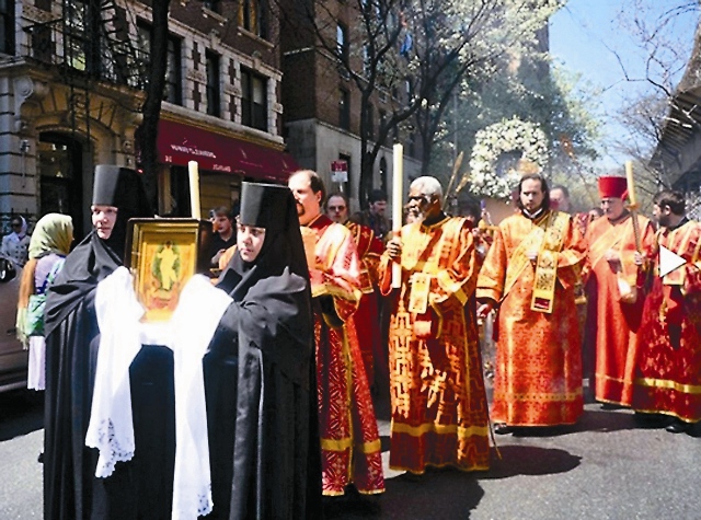Православный крестный ход на Манхэттене в  Светлую субботу
