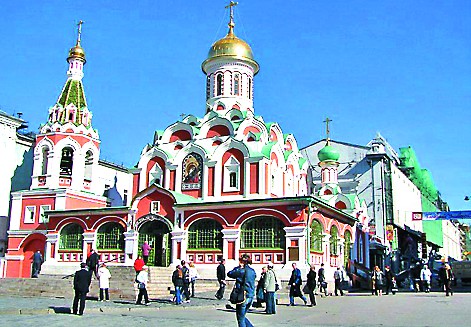Работами по воссозданию Казанского собора на Красно площади тоже руководил В. Ресин