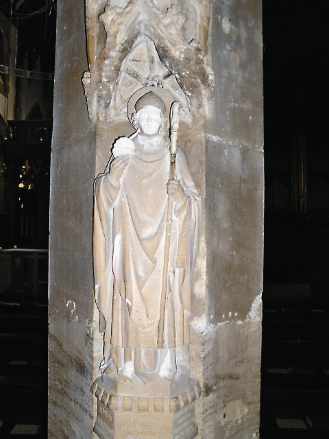 Статуя свт. Бирина в церкви св. Елены