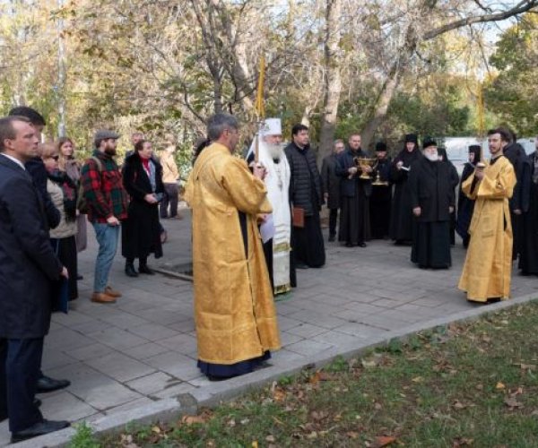 Освящение памятного знака на месте строительства ЭВМЦ ГИМ