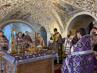 Первую Божественную литургию в обновленном нижнем храме Воскресенского кафедрального собора совершил Митрополит Вологодский и Кирилловский Савва