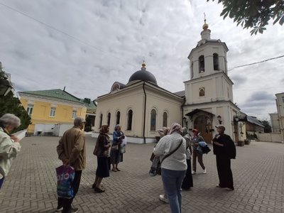 2 июня состоялась экскурсия «За Покровскими воротами: удивительные храмы московских слобод» для участников проекта «Московское долголетие»