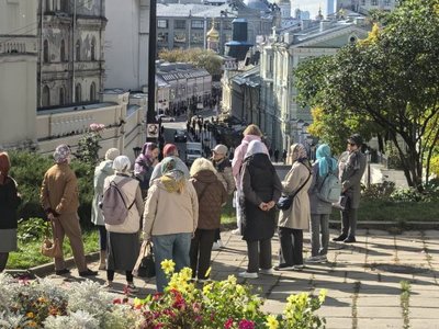 29 сентября состоялась экскурсия «Восхождение на Ивановскую горку: от усыпальницы воинов — к затвору праведницы» для участников проекта «Московское долголетие»