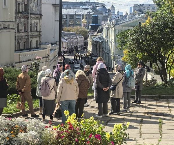 29 сентября состоялась экскурсия «Восхождение на Ивановскую горку: от усыпальницы воинов — к затвору праведницы» для участников проекта «Московское долголетие»