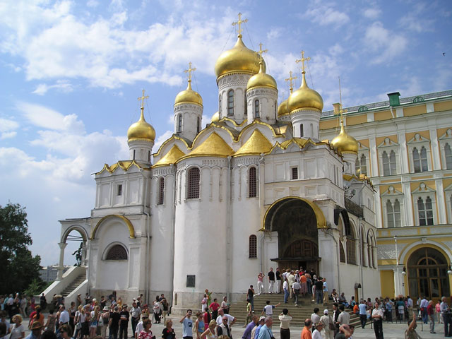 15 мая 1484 года в московском Кремле был заложен Благовещенский собор.  Строился храм по велению Ивана III как домовая церковь для членов великокняжеской семьи. В отличие от двух других кремлевских соборов его возводили русские зодчие – Кривцов и Мышкин..