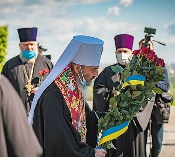 9 мая 2020 года, в 75-ю годовщину Победы над нацизмом, Блаженнейший митрополит Киевский и всея Украины Онуфрий вознес заупокойные молитвы у могилы Неизвестного солдата на территории парка Вечной славы в Киеве.  В молебне приняли участие управляющий...