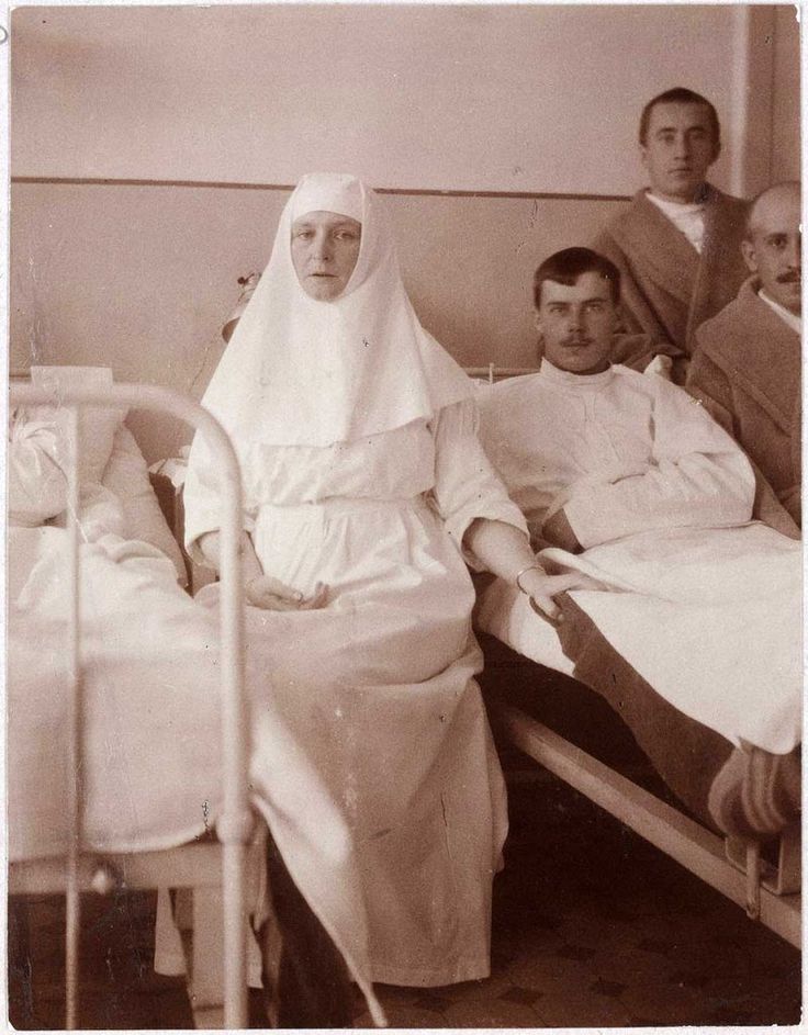Эстафета милосердия. В день памяти святого великомученика Пантелеимона хочется вспомнить о человеке, который своим милосердием и состраданием к людям уподобился святому целителю. Это Российская Императрица Александра Федоровна Романова, которая...