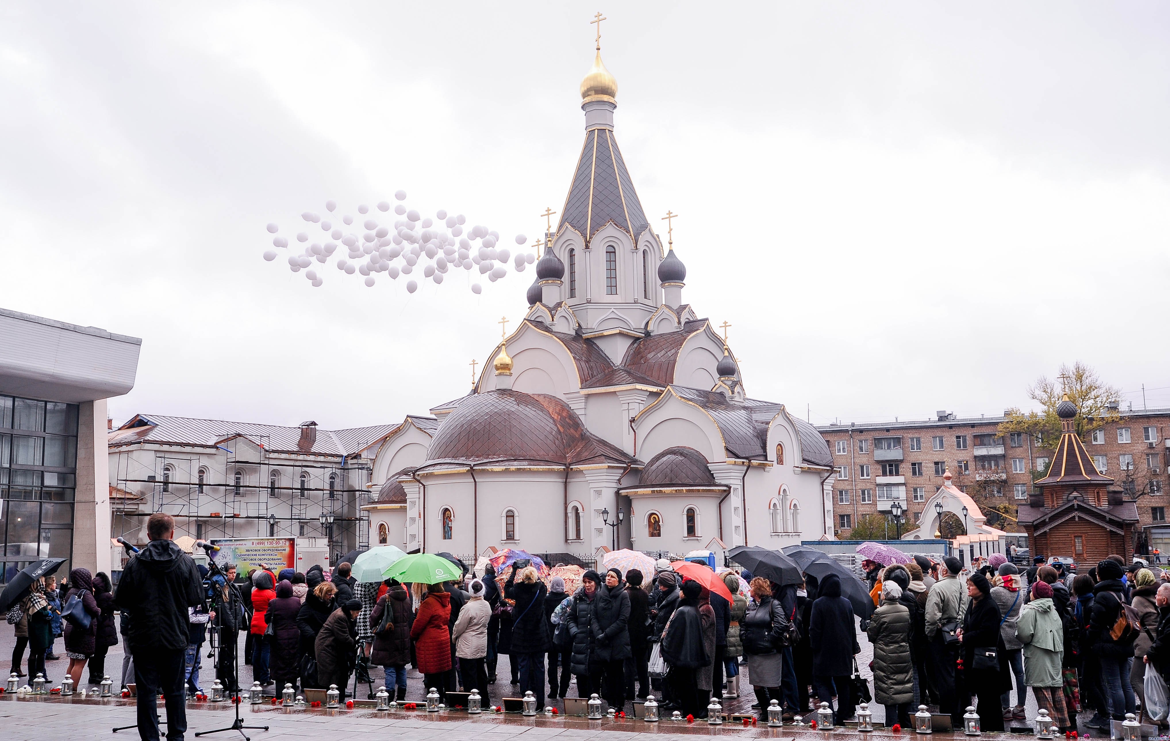 26 октября 2002 года состоялся штурм Театрального центра на Дубровке, где террористами удерживались заложники – зрители мюзикла «Норд-Ост». В этот день погибло 128 зрителей. Царство Небесное всем погибшим! 18 лет назад, узнав о захвате Театрального ...